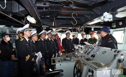 Frigate 015-Tran Hung Dao starts exchange activities with Japanese Navy